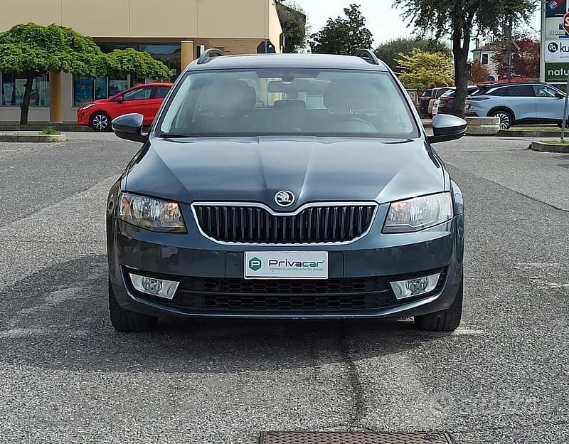 Usata Skoda Octavia Ambition 105 CV (77 kW) 2015 Grigio Utilitaria