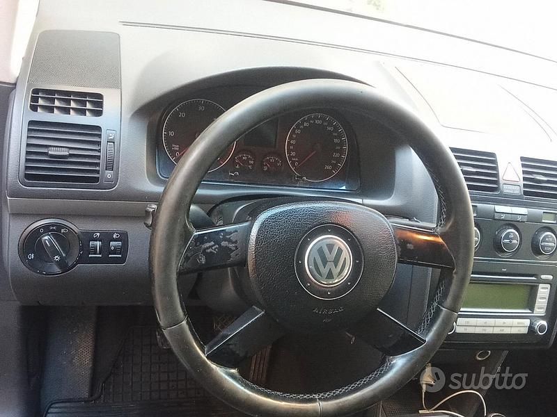Usata VW Touran 2006 Grigio Monovolume