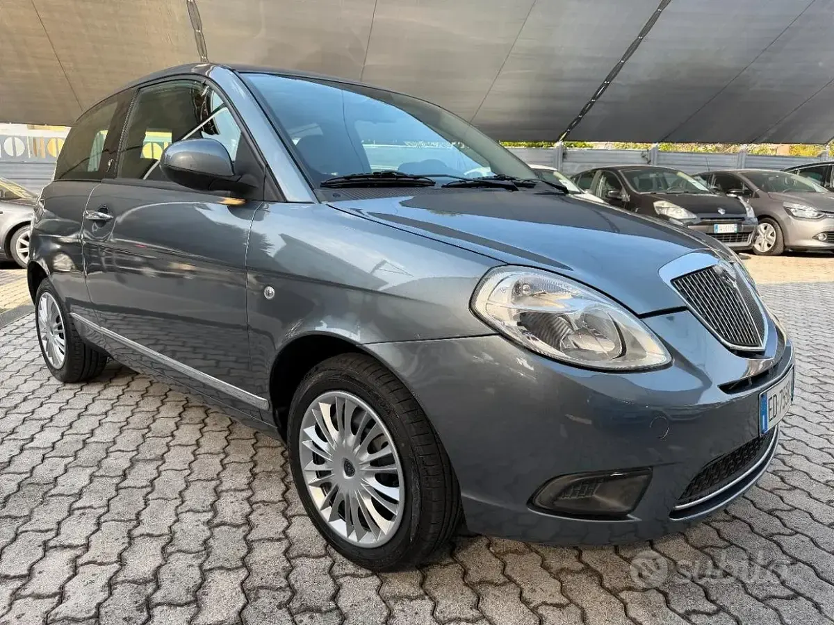 Usata Lancia Ypsilon 69 CV (50 kW) 2011 Grigio Utilitaria