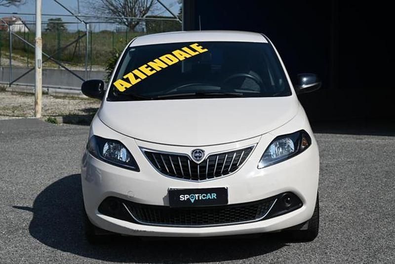 Usata Lancia Ypsilon Silver 69 CV (50 kW) 2022 Beige Utilitaria
