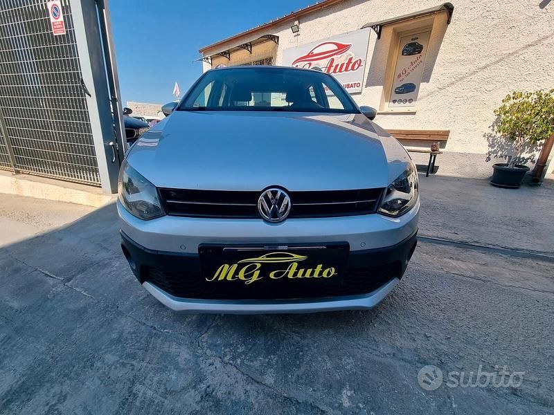 Argento Usata 2016 VW Polo Cross Due volumi | 7900 € (Buon prezzo) - Immagine 1/4