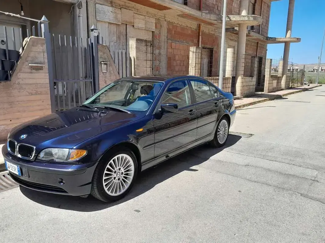 Usata BMW 318 143 CV (105 kW) 2004 Blu Berlina