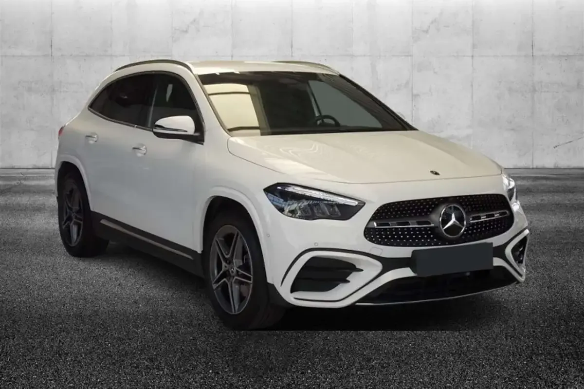 Usata Mercedes GLA220 AMG Line Premium 190 CV (139 kW) 2024 Bianco SUV