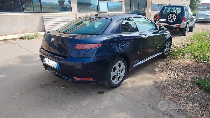 Usata Alfa Romeo GT 166 CV (122 kW) 2005 Blu Coupé