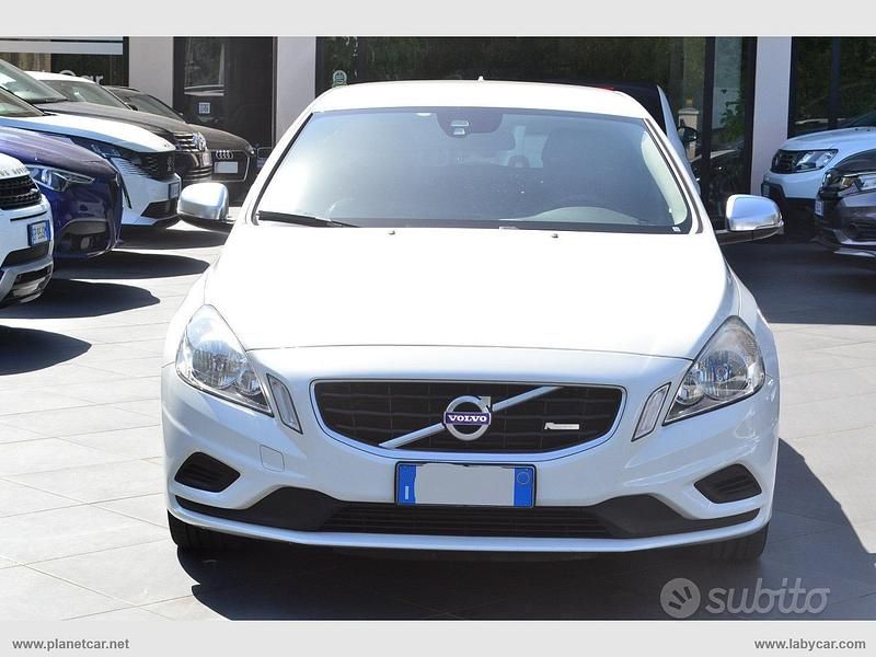 Usata Volvo V60 R-Design 136 CV (100 kW) 2013 Bianco Station wagon