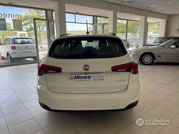 Usata Fiat Tipo Easy 120 CV (88 kW) 2017 Bianco Station wagon