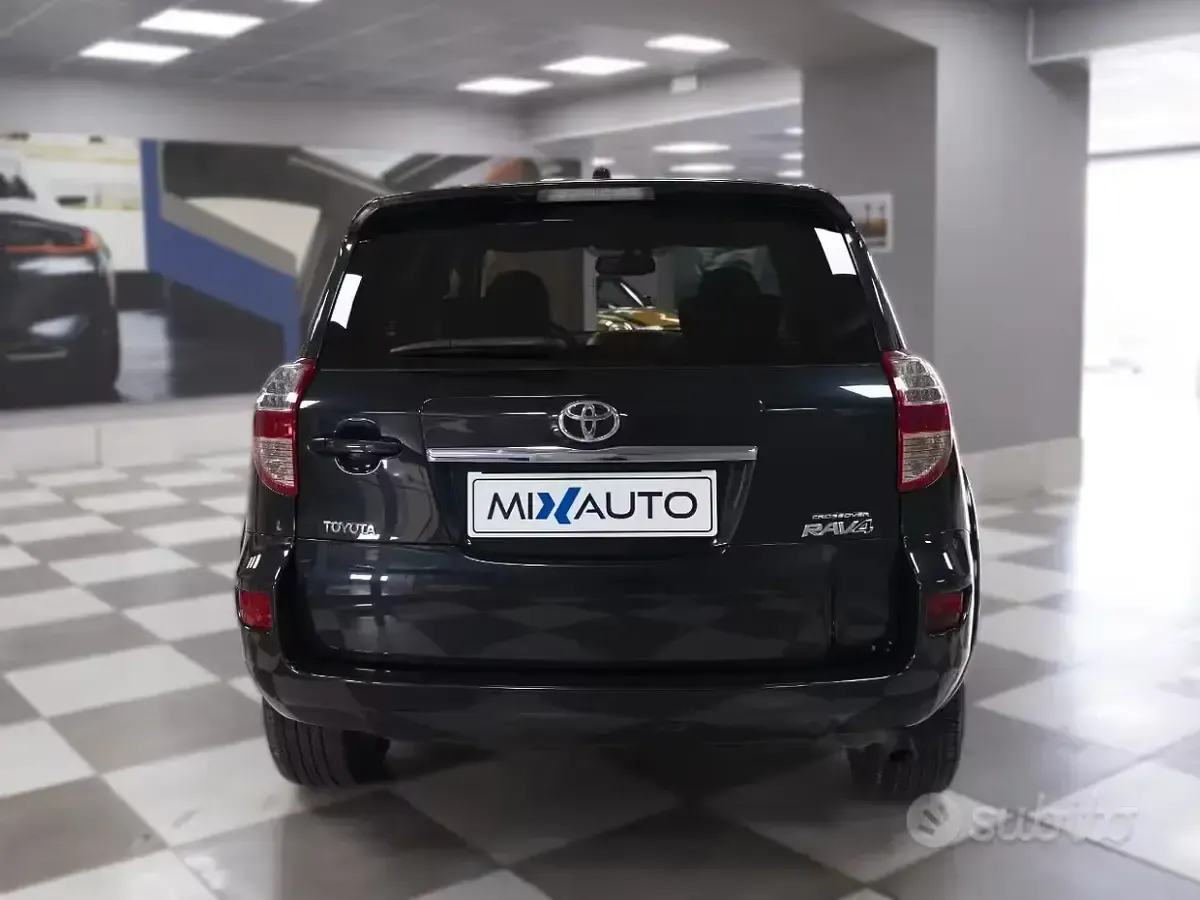 Usata Toyota RAV4 150 CV (110 kW) 2011 Bluazzurro SUV
