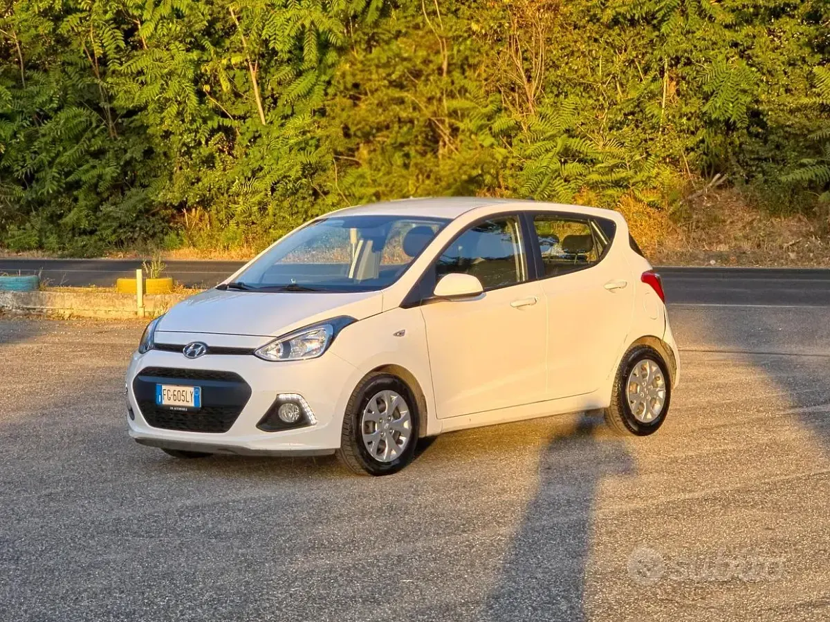 Usata Hyundai i10 Edition 66 CV (48 kW) 2016 Bianco Utilitaria