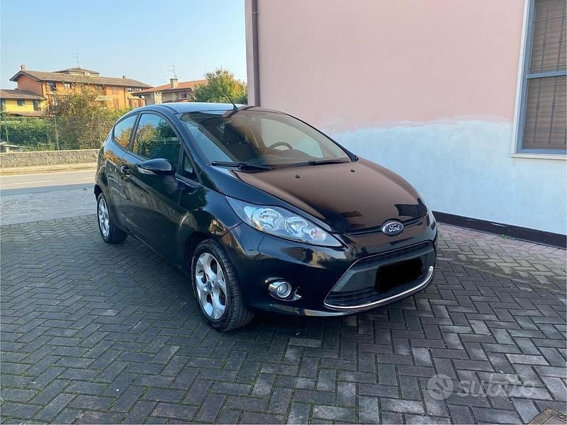 Nero Usata 2012 Ford Fiesta Business Edition Tre volumi | 3500 € (Ottimo prezzo) - Immagine 1/4