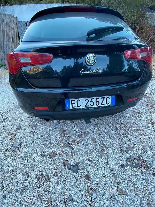 Usata 2010 Alfa Romeo Giulietta Due volumi | 5500 € (Buon prezzo) - Immagine 1/4
