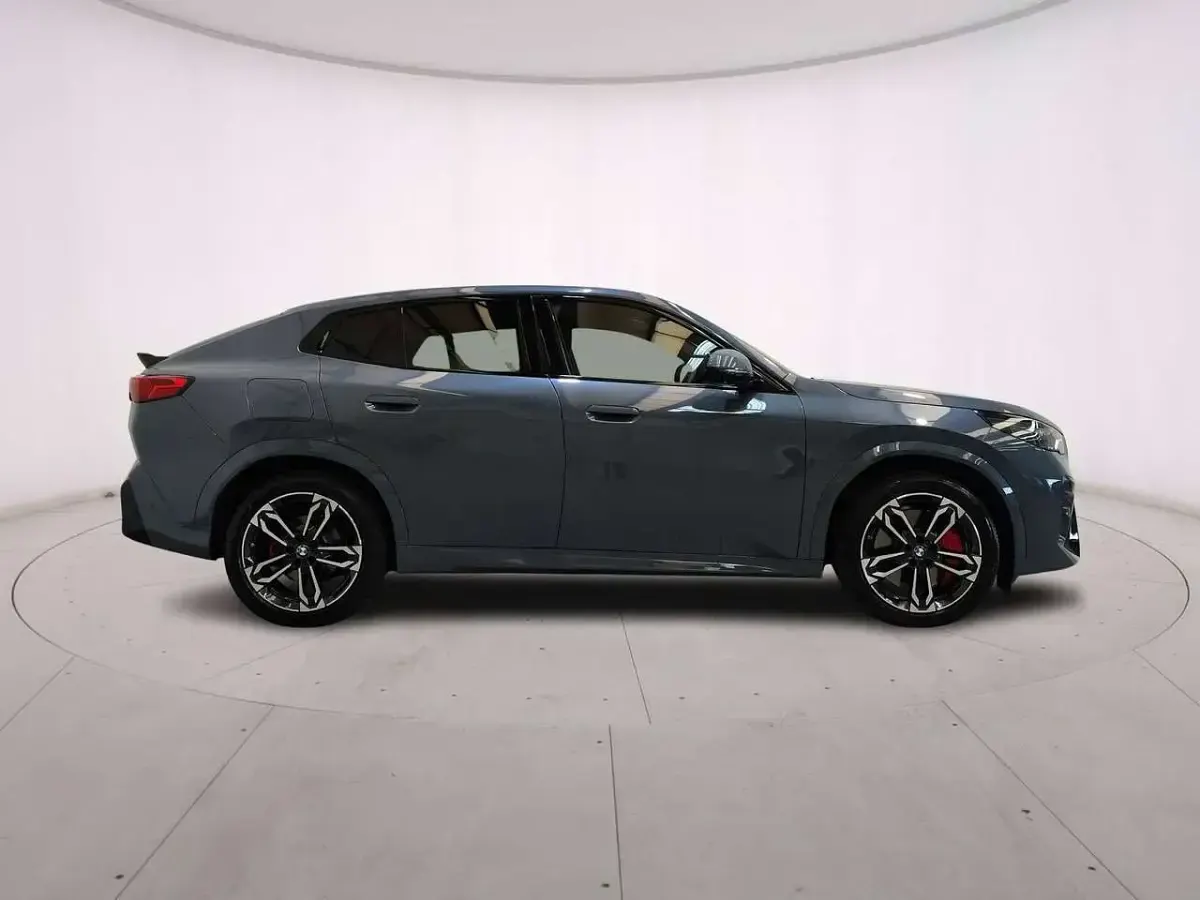 Usata BMW iX2 M Sport 150 kW (204 CV) 2025 Storm bay SUV
