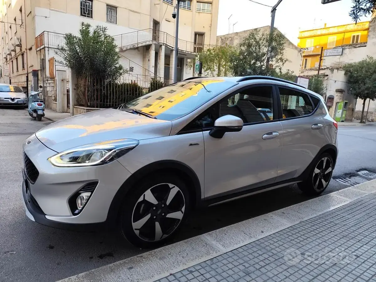 Usata Ford Fiesta Active 86 CV (63 kW) 2020 Grigio Utilitaria