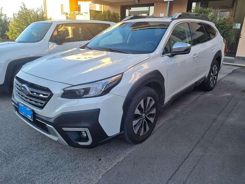 Usata Subaru Outback Premium 169 CV (124 kW) 2024 Bianco Station wagon