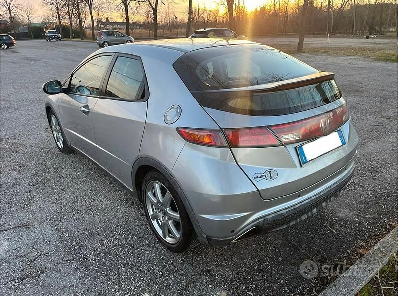 Usata Honda Civic 140 CV (102 kW) 2006 Berlina