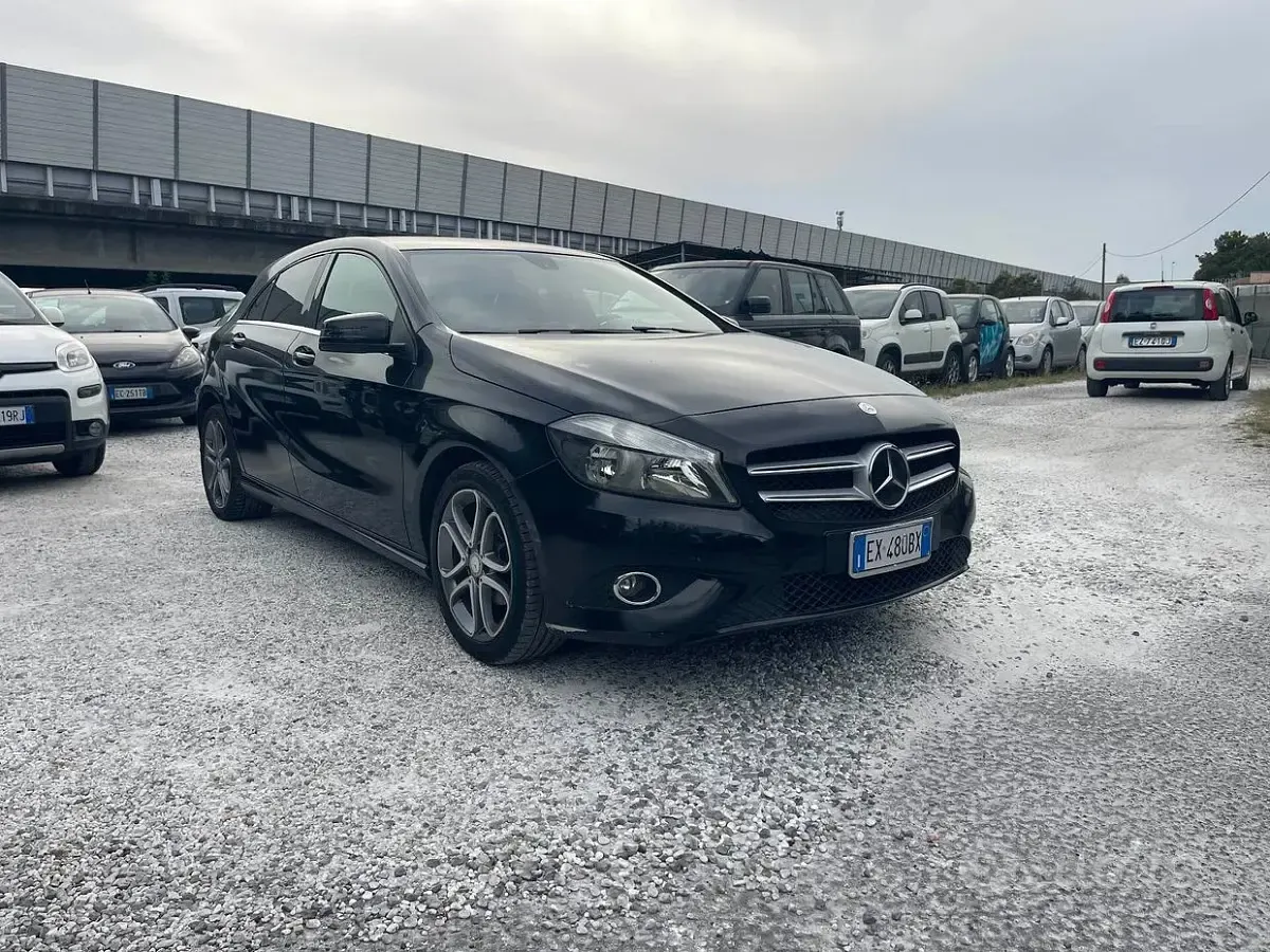 Usata Mercedes A180 Premium 109 CV (80 kW) 2014 Nero Utilitaria