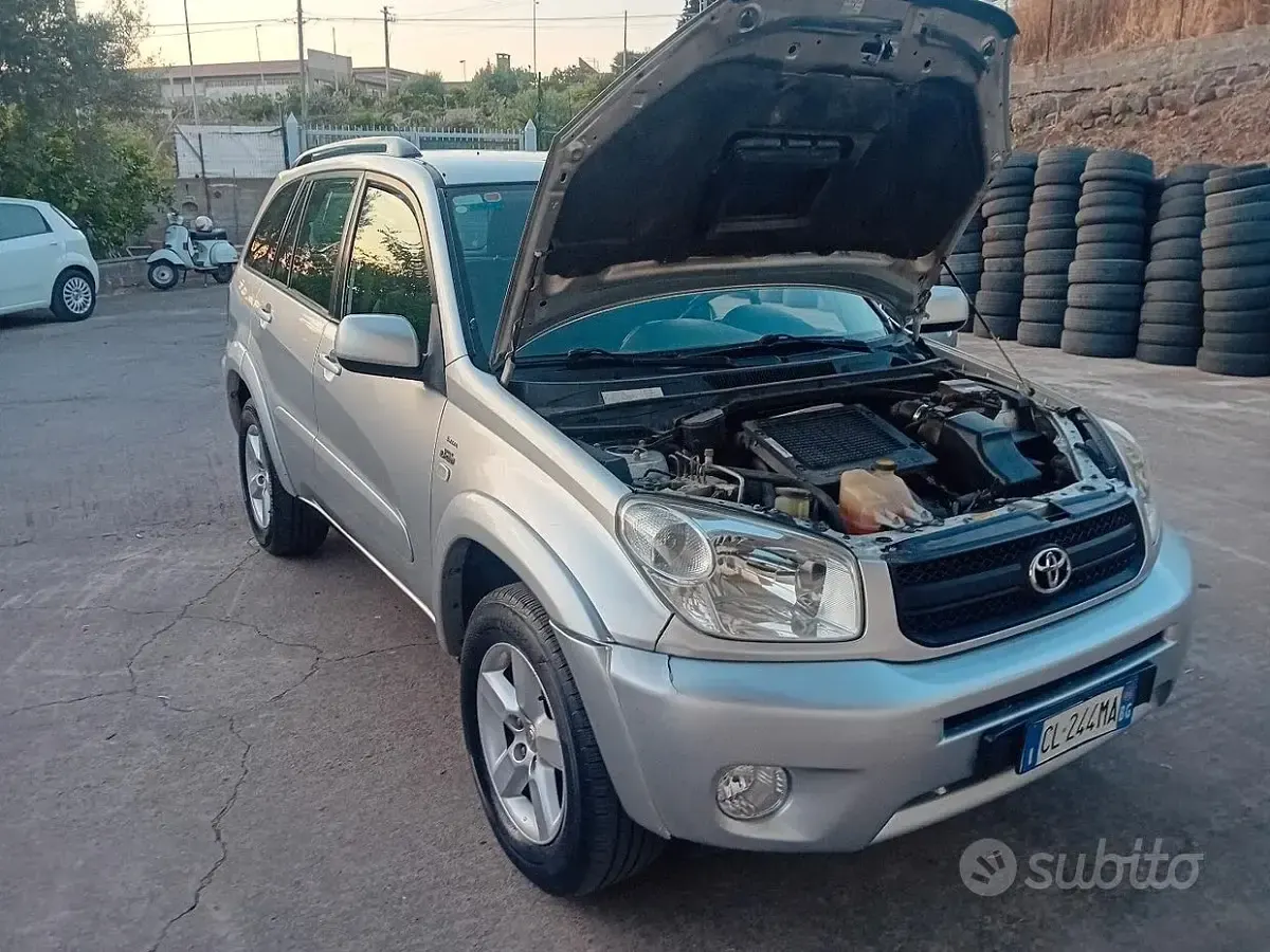 Usata Toyota RAV4 2004 Grigio SUV