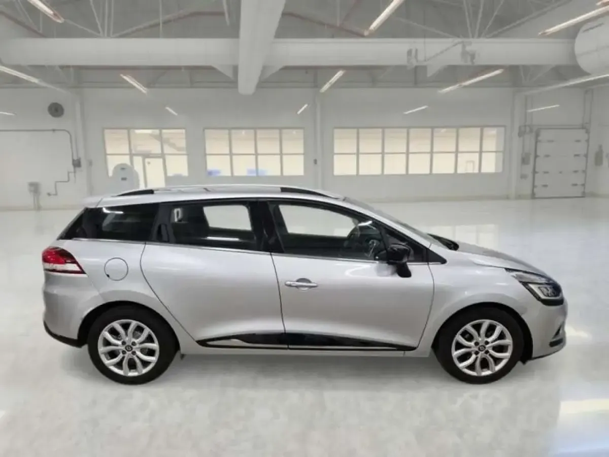 Usata Renault Clio GrandTour Zen 90 CV (66 kW) 2019 Argento Station wagon