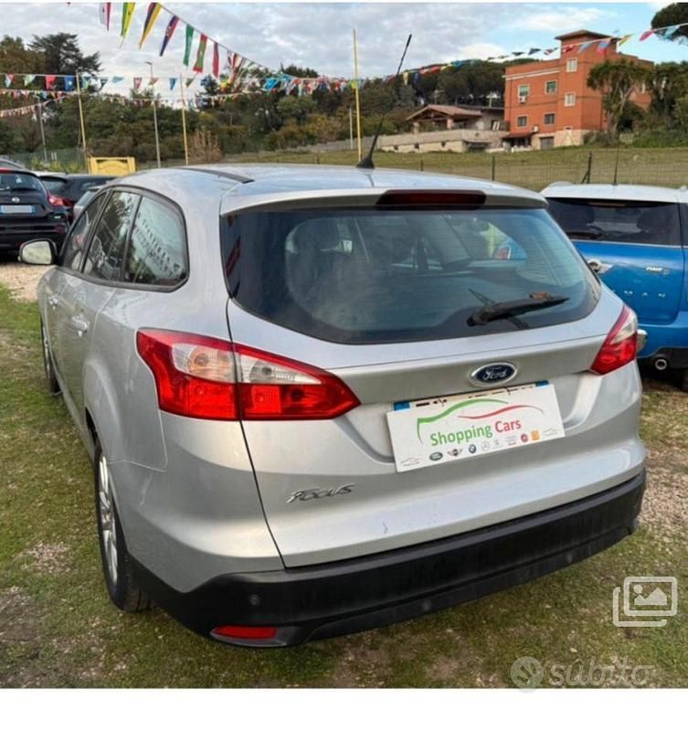 Usata Ford Focus 116 CV (85 kW) 2012 Grigio Station wagon