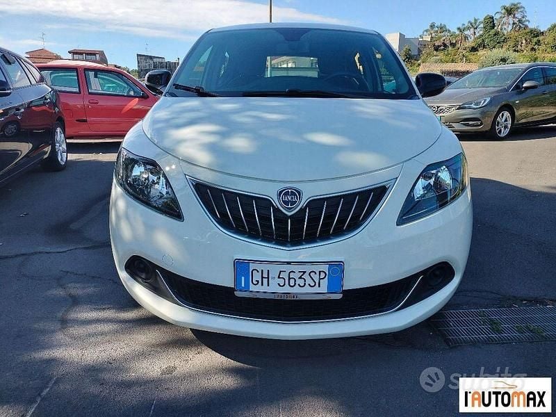 Usata Lancia Ypsilon Silver 70 CV (51 kW) 2022 Bianco Utilitaria