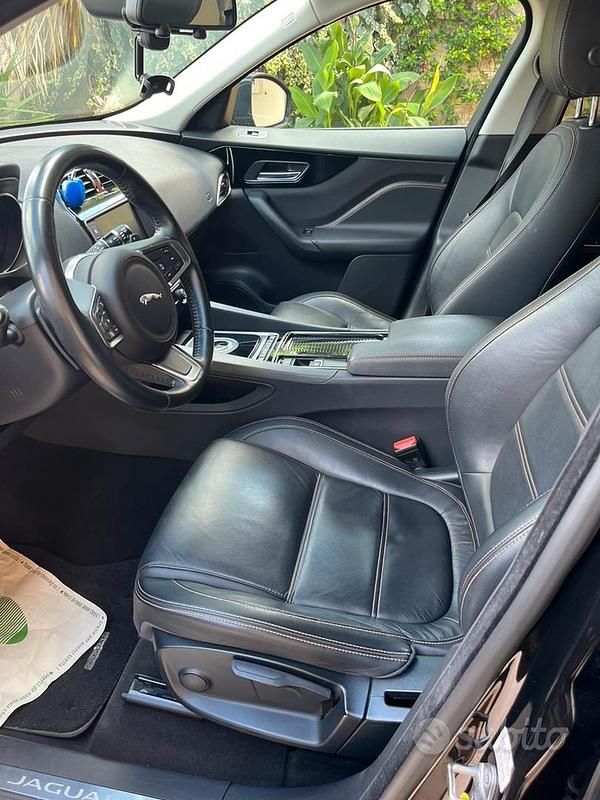 Usata Jaguar F-Pace Portfolio 250 CV (183 kW) 2018 Nero SUV