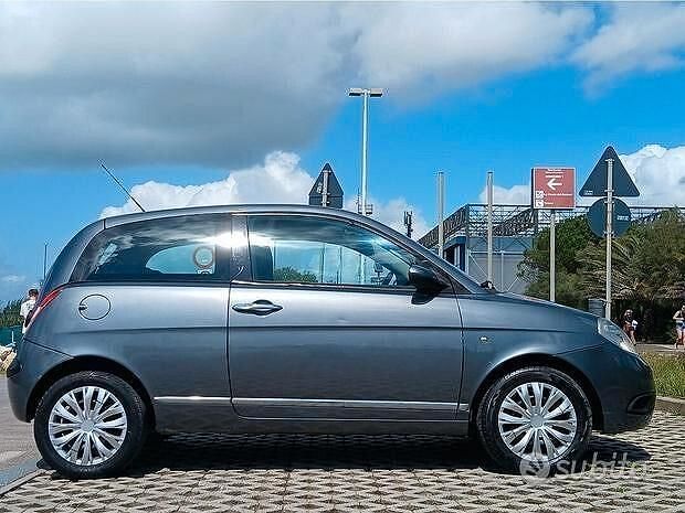 Usata Lancia Ypsilon 90 CV (66 kW) 2007 Grigio Utilitaria