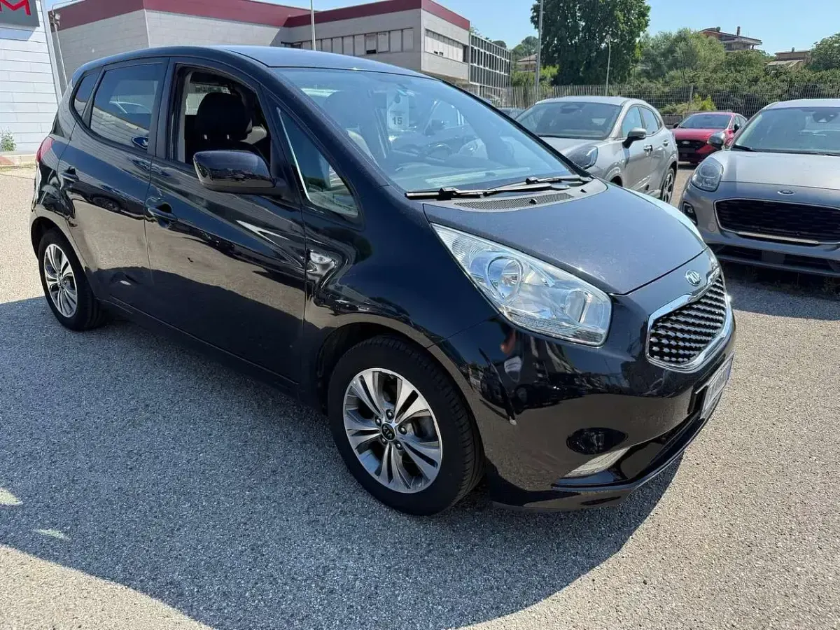 Usata Kia Venga Active 90 CV (66 kW) 2017 Nero Utilitaria