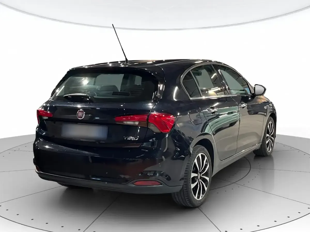 Usata Fiat Tipo Lounge 95 CV (69 kW) 2018 Nero Berlina