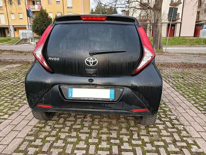 Usata Toyota Aygo Trend 72 CV (52 kW) 2019 Nero Utilitaria