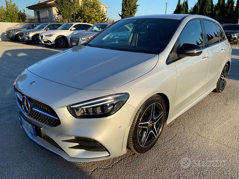 Grigio Usata 2019 Mercedes B200 Premium Monovolume | 24.500 € (Cara) - Immagine 1/4