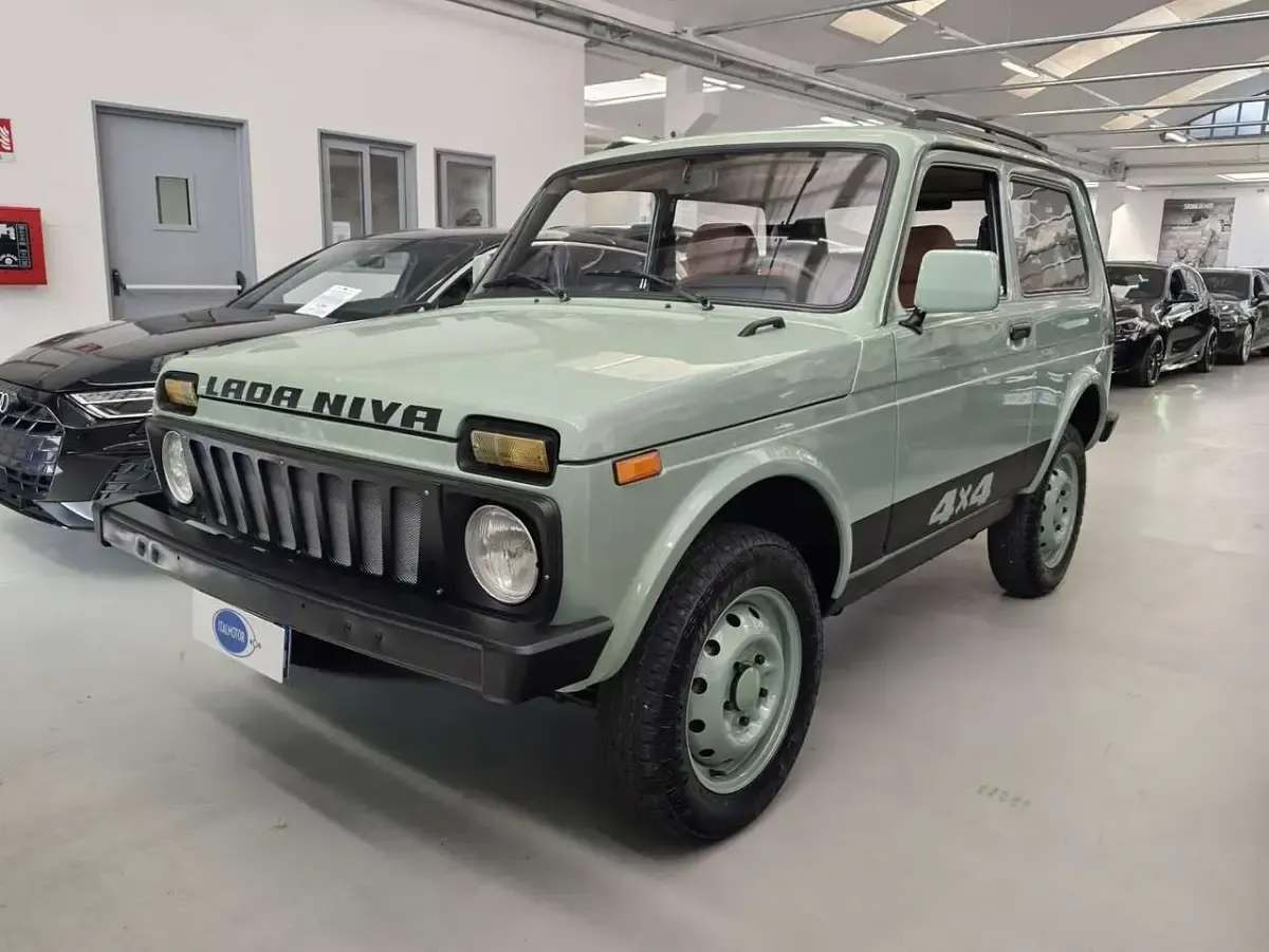 Usata Lada niva 80 CV (58 kW) 2001 Verde SUV