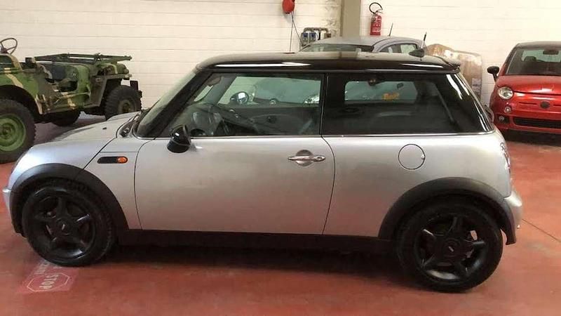 Usata Mini Cooper 116 CV (85 kW) 2006 Argento metallizzato Utilitaria