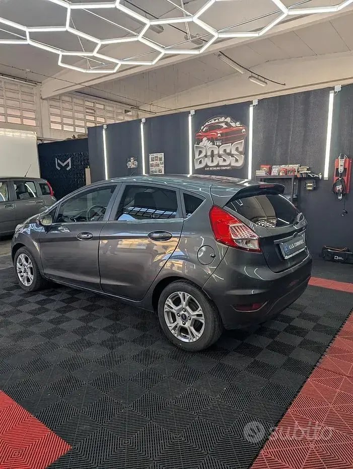 Usata Ford Fiesta 80 CV (58 kW) 2016 Blu Utilitaria