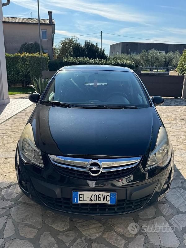 Usata Opel Corsa 86 CV (63 kW) 2012 Nero Berlina