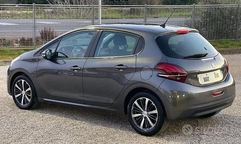 Usata Peugeot 208 Active 82 CV (60 kW) 2019 Grigio Utilitaria