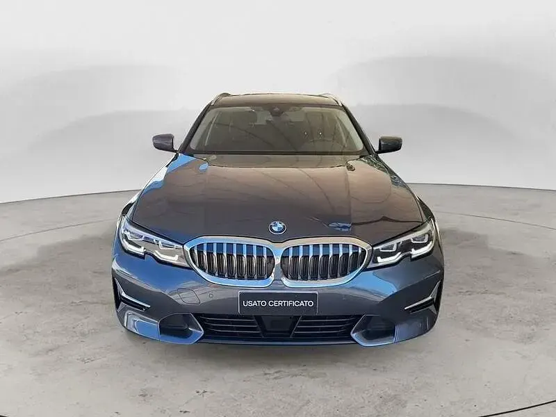 Usata BMW 320e Luxury Line 190 CV (139 kW) 2021 Grigio Station wagon