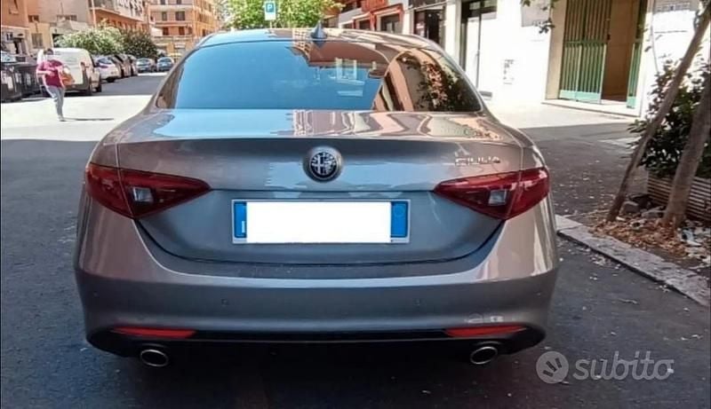 Usata Alfa Romeo Giulia 200 CV (147 kW) 2017 Grigio Berlina