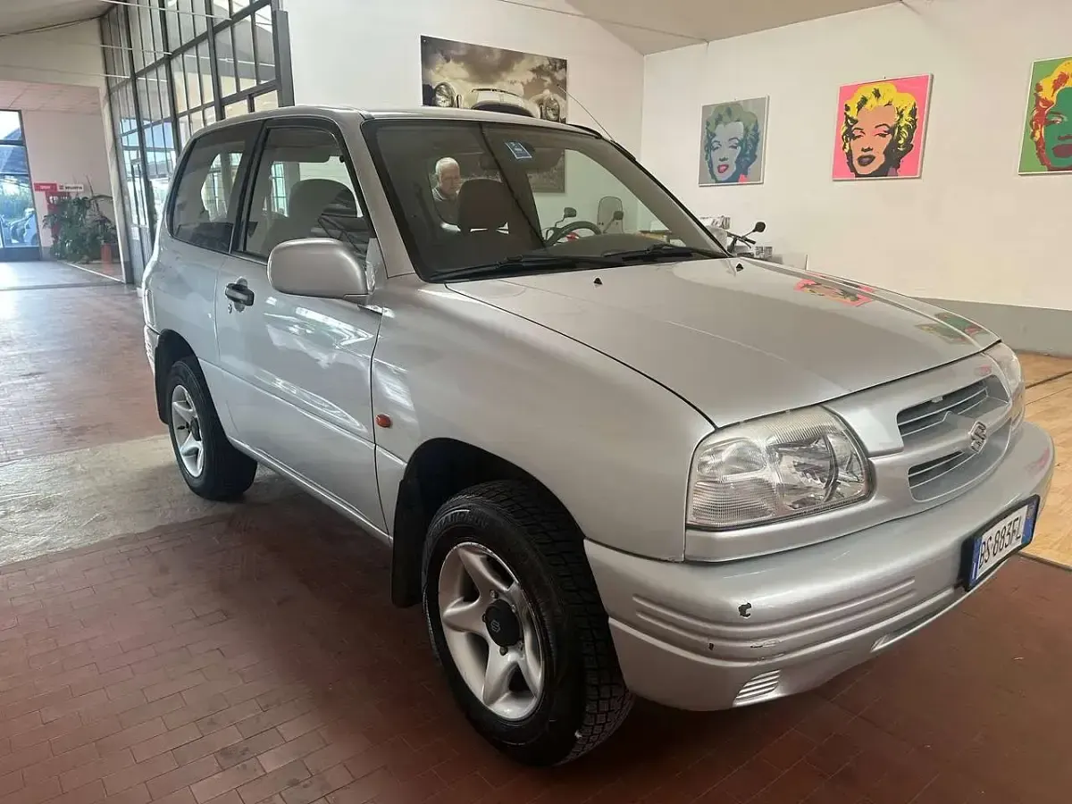 Usata Suzuki Grand Vitara 94 CV (69 kW) 2001 Argento SUV