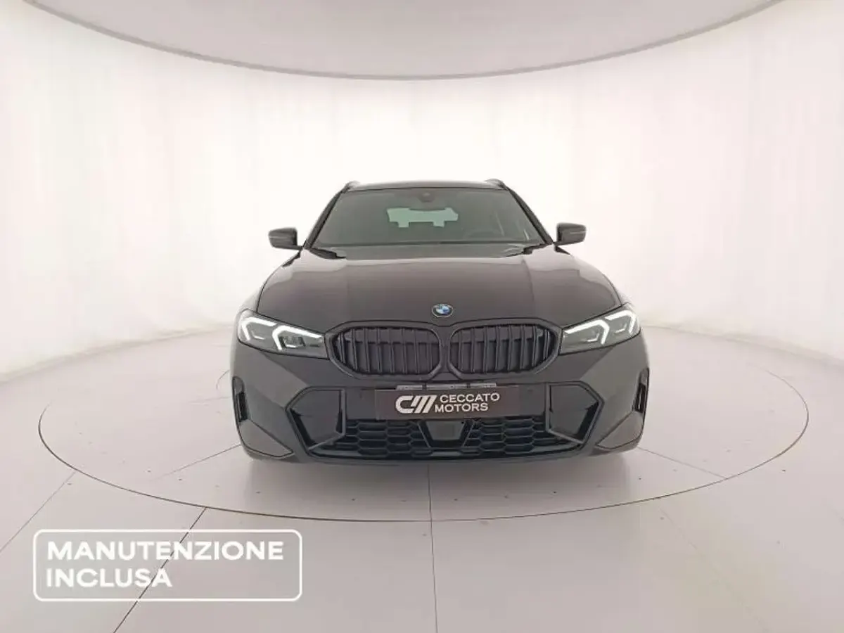 Usata BMW 318 M Sport 150 CV (110 kW) 2025 Black sapphire metallizzato Station wagon