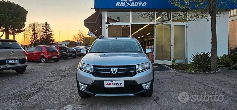 Usata Dacia Sandero Lauréate 90 CV (66 kW) 2016 Grigio Berlina