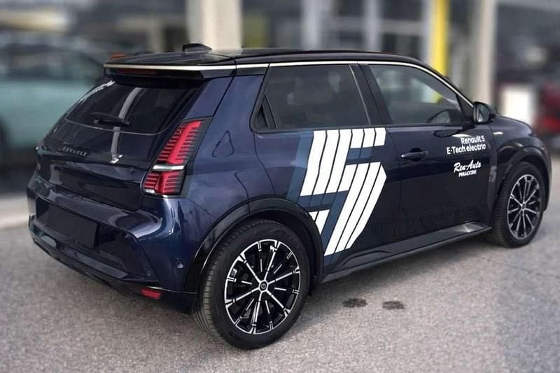 Usata Renault R5 Iconic 110 kW (150 CV) 2024 Blu/azzurro Utilitaria