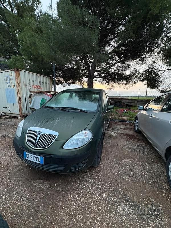 Verde Usata 2005 Lancia Musa Monovolume | 2000 € - Immagine 1/4