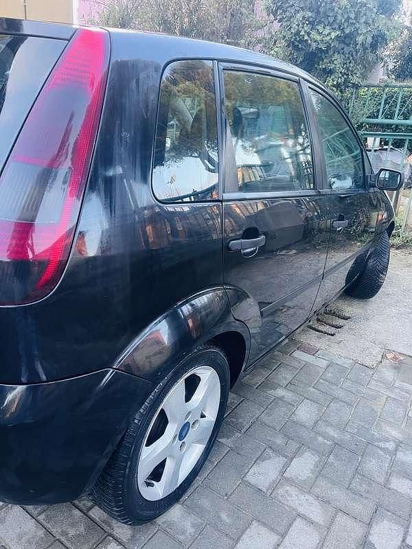 Usata Ford Fiesta 90 CV (66 kW) 2004 Utilitaria