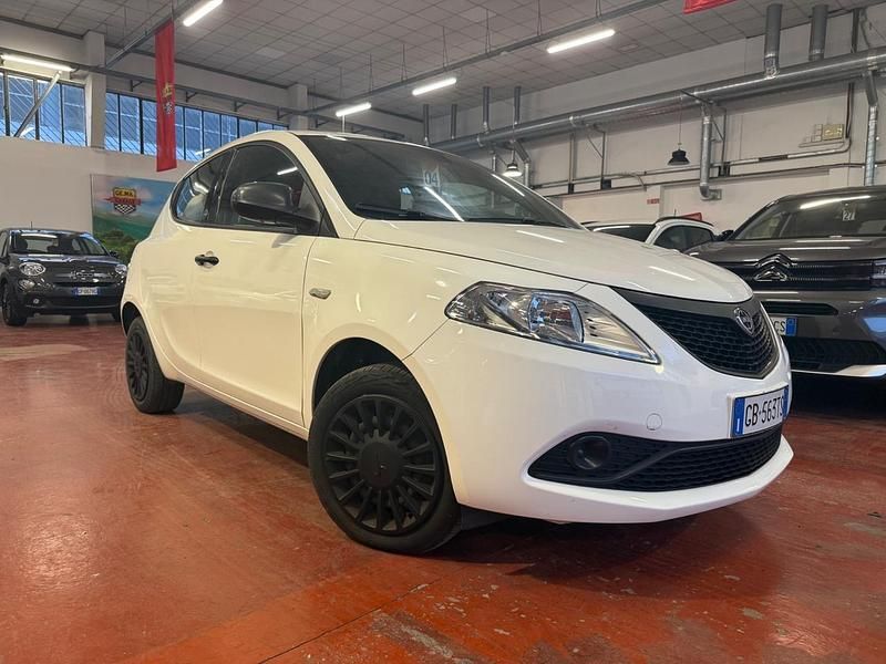 Usata Lancia Ypsilon Silver 69 CV (50 kW) 2020 Bianco Utilitaria