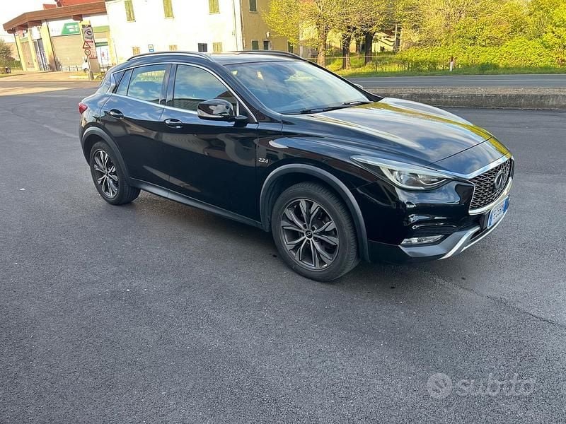 Usata Infiniti Q30 Premium 170 CV (125 kW) 2016 Nero Berlina