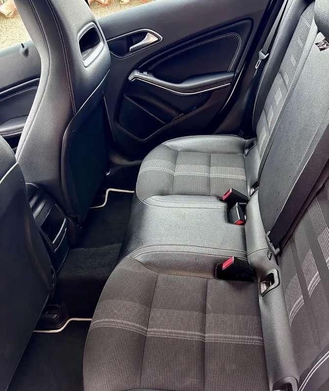 Usata Mercedes A180 Premium 109 CV (80 kW) 2018 Argento Berlina