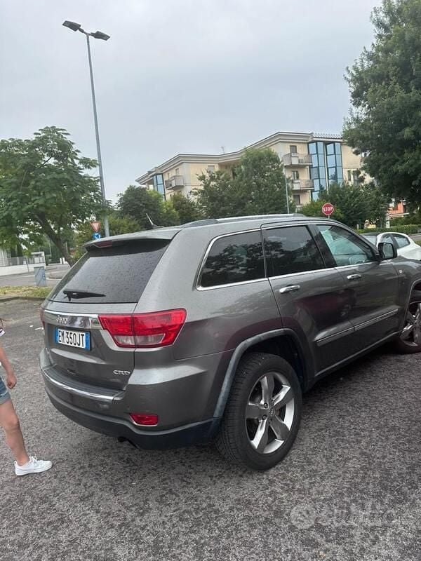 Usata Jeep Cherokee 241 CV (177 kW) 2013 Grigio SUV