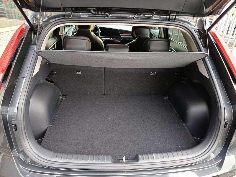 Usata Kia Niro Style 105 CV (77 kW) 2023 Platinum grey SUV