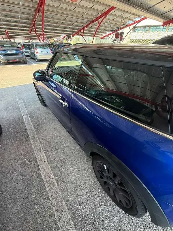 Usata Mini Cooper D 116 CV (85 kW) 2019 Blu/azzurro Utilitaria