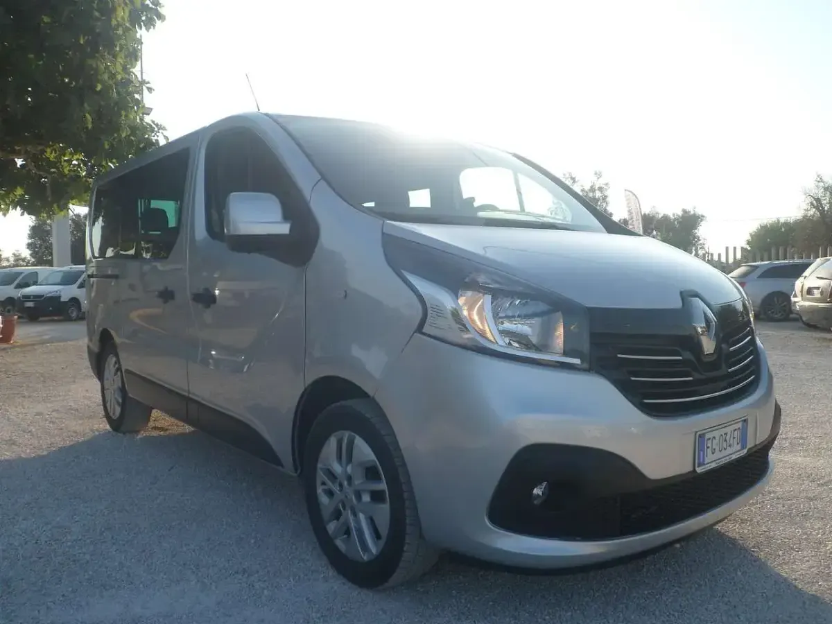 Usata Renault Trafic 125 CV (91 kW) 2017 Argento Monovolume
