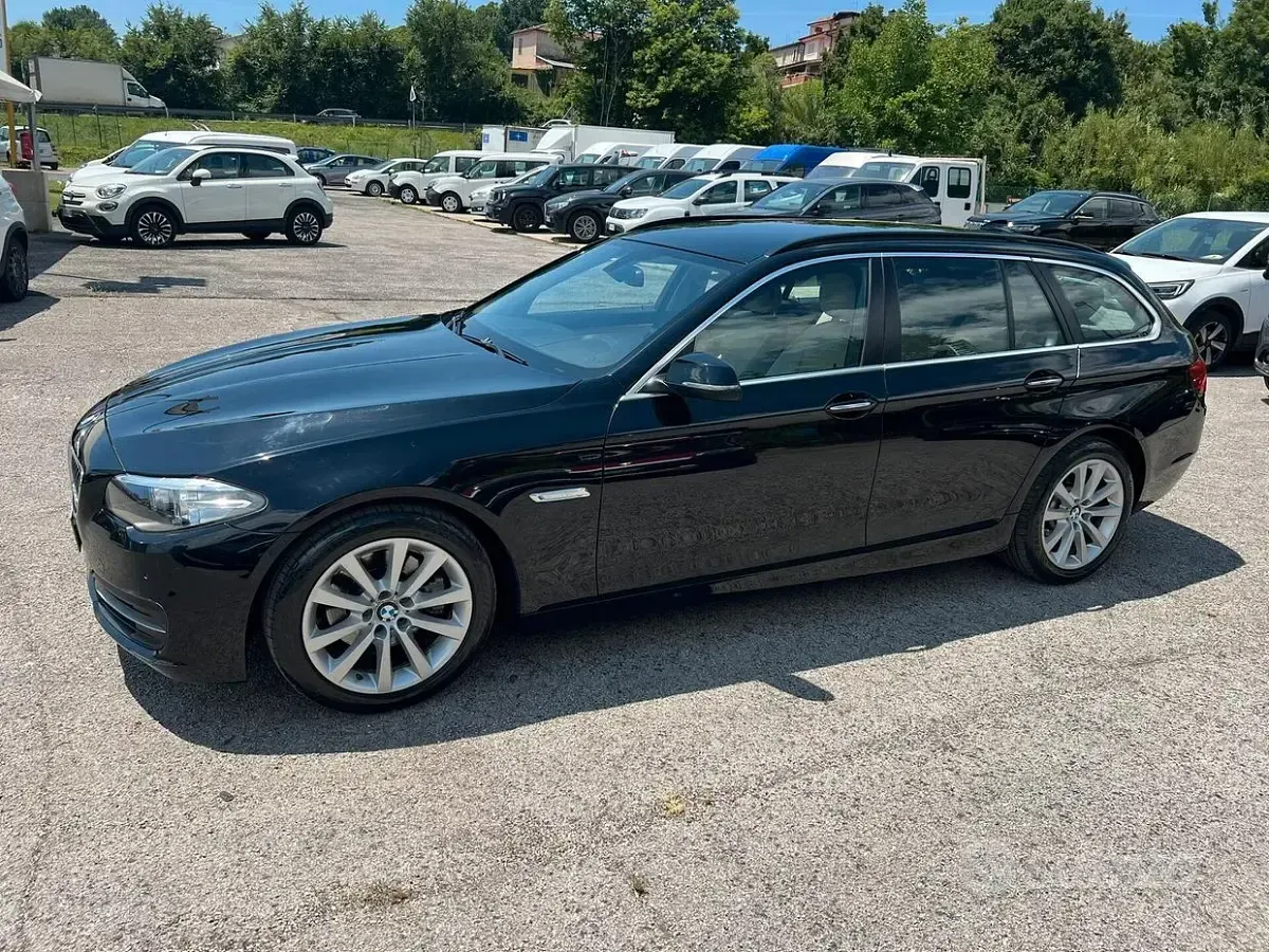 Usata BMW 520 Efficient Dynamics 190 CV (139 kW) 2017 Nero Station wagon